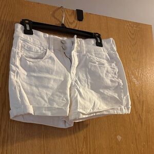 SO, women’s low rise midi white jean shorts, 7/28